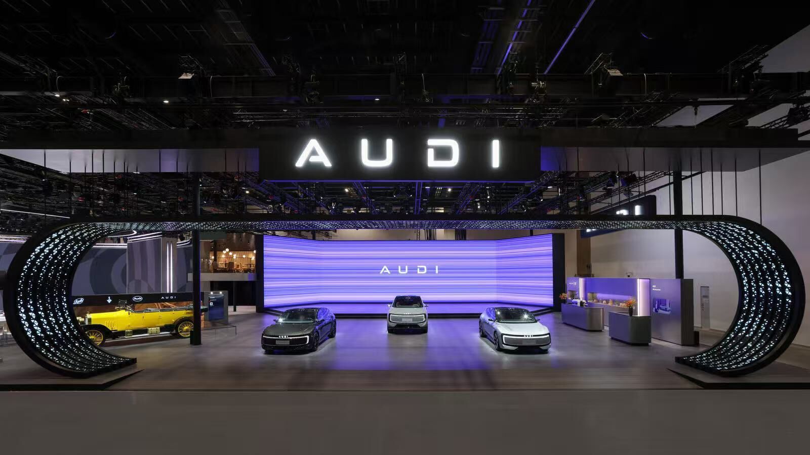 AUDI E7X